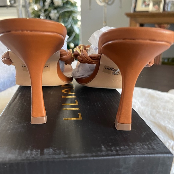 Women’s shoes 3 1/2 heel NWT comfortable and sexy - Picture 2 of 3